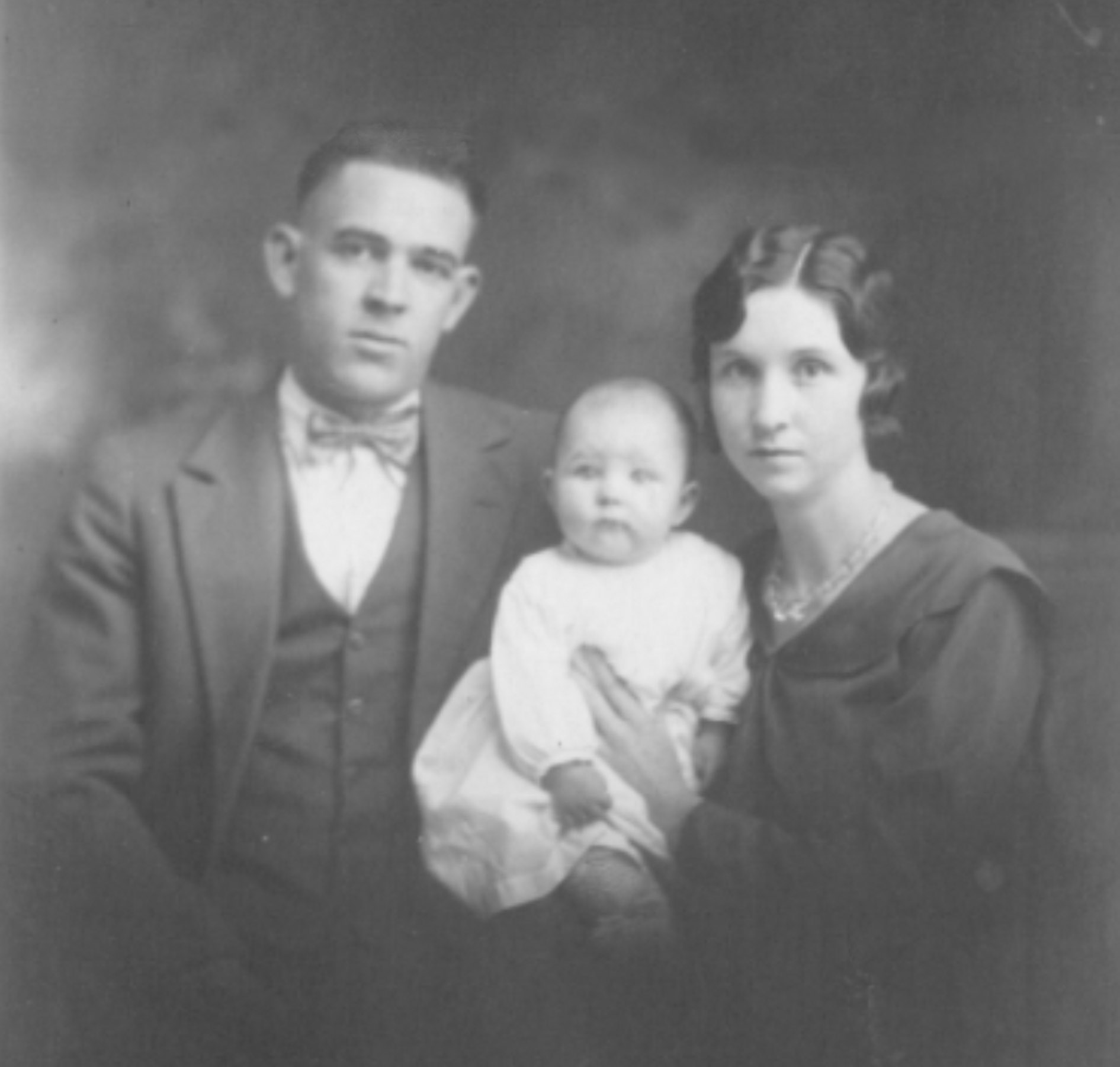 Erlow Ted, Ruth (Lane) and infant Phyllis Babcock.
